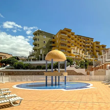 1 Bedroom With Terrace, Pools & Walking Distance To Apartman *