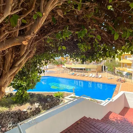 Apartman 1 Bedroom With Terrace, Pools & Walking Distance To