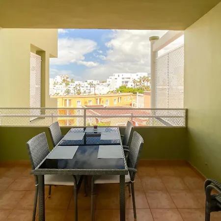 1 Bedroom With Terrace, Pools & Walking Distance To Apartman