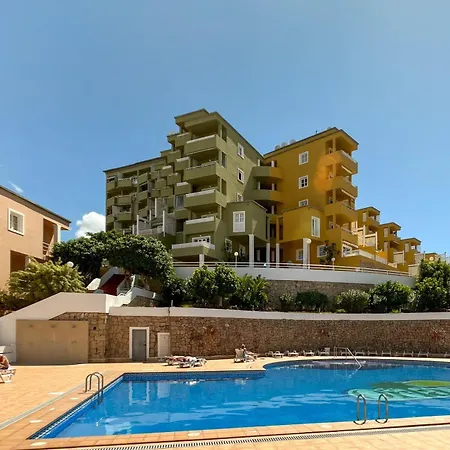 1 Bedroom With Terrace, Pools & Walking Distance To Apartman *