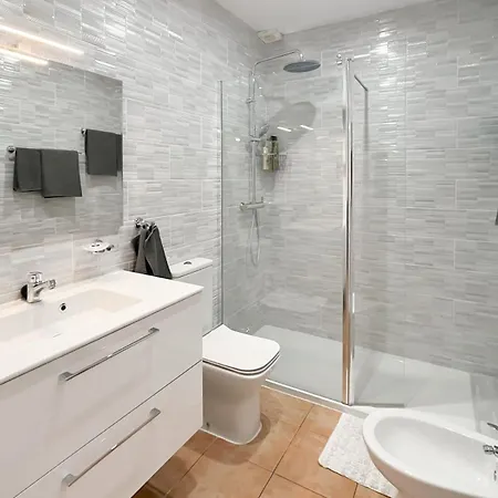 1 Bedroom With Terrace, Pools & Walking Distance To Apartman *