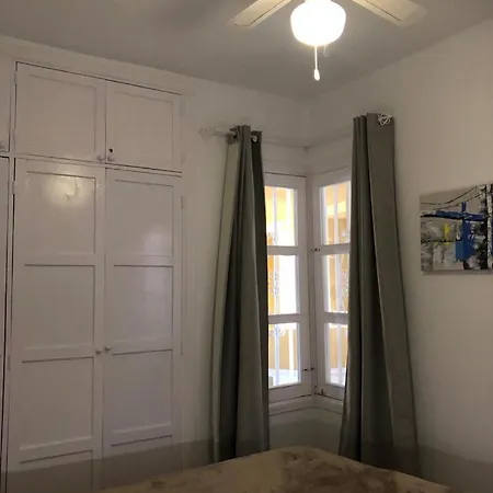 Apartman 1 Bedroom With Terrace, Pools & Walking Distance To *